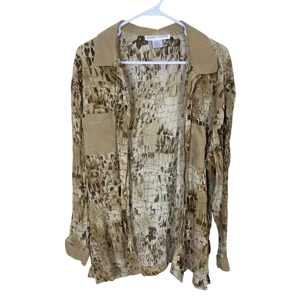 VTG Donna Toran Women’s Crinkle Button-Up Shirt Large | Rayon Giraffe Blouse - Picture 1 of 5